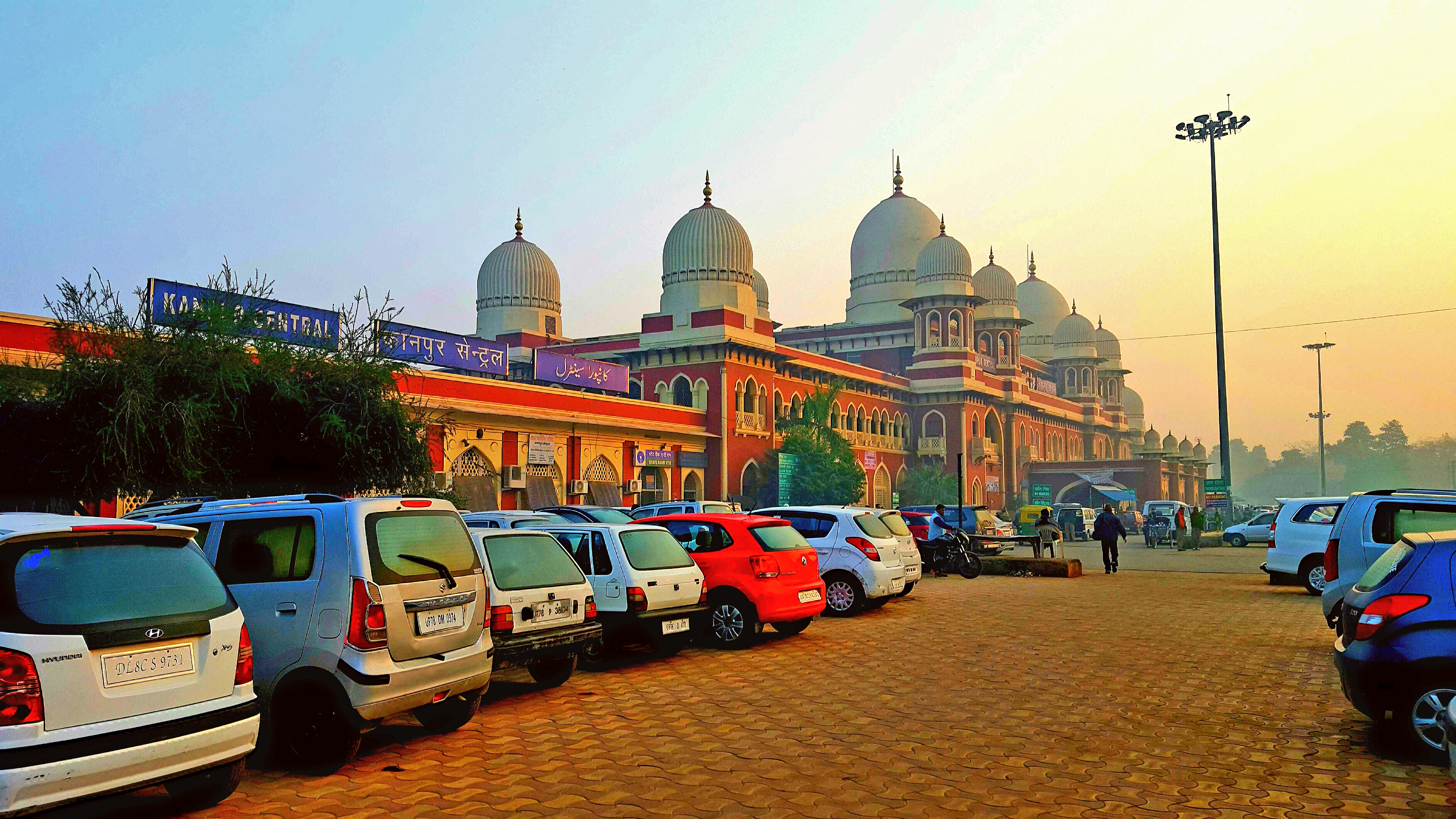 Delhi to Kanpur Taxi Service
