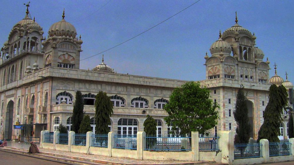 Noida to Ludhiana Taxi Service