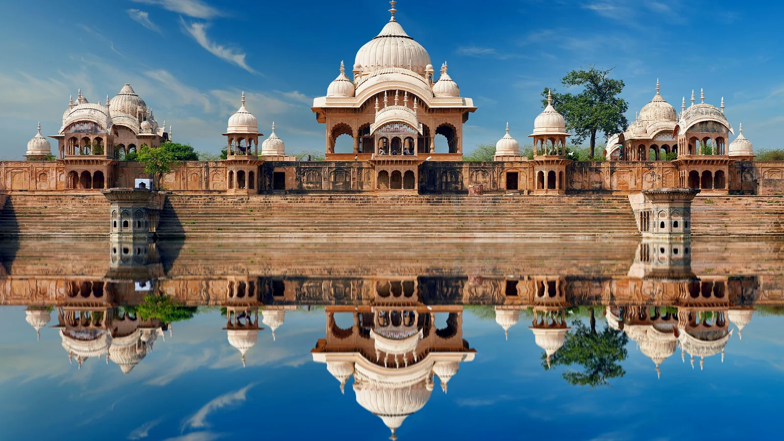 Gurgaon to Mathura Taxi Service